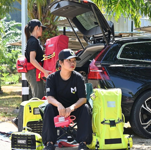 M BADGE SNAPBACK TRUCKER HAT